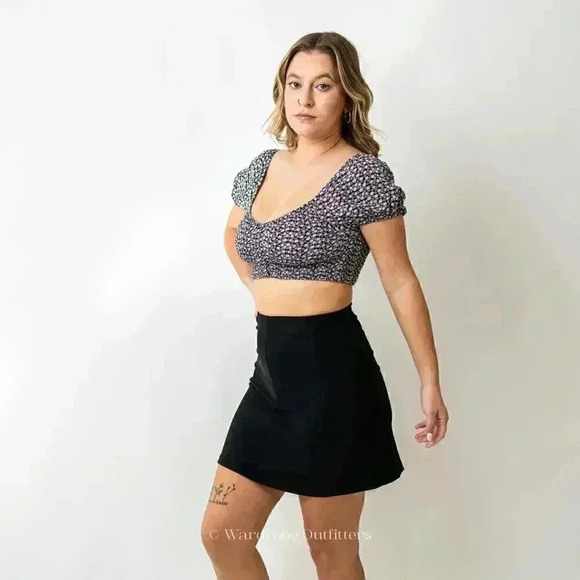 Low Cut Halter Cropped Peasant Blouse - Picture 6 of 10